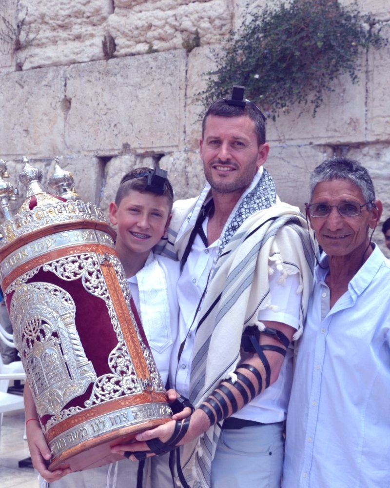 צילום בר מצווה בכותל — מומה מגנטים